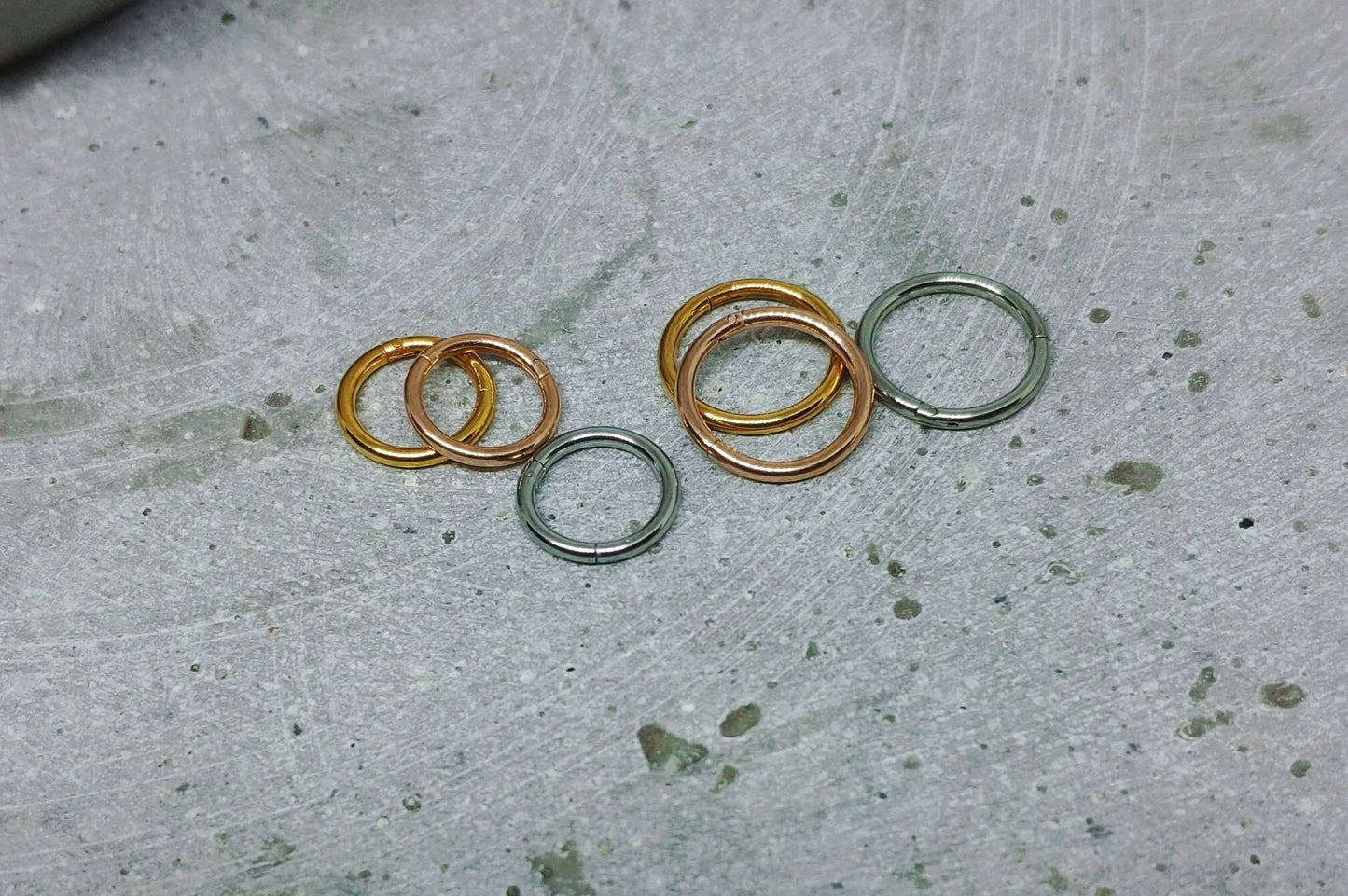 18G Tiny Huggie Hoop Clicker Ring, Nose Cartilage Daith Helix Tragus Septum ,Seamless Hinged Segment Ring,6mm 7mm 8mm 10mm 12mm 316L Steel