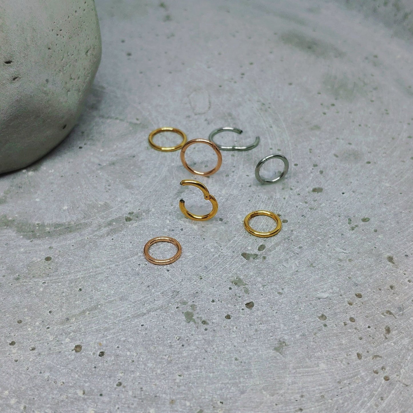 18G Tiny Huggie Hoop Clicker Ring, Nose Cartilage Daith Helix Tragus Septum ,Seamless Hinged Segment Ring,6mm 7mm 8mm 10mm 12mm 316L Steel