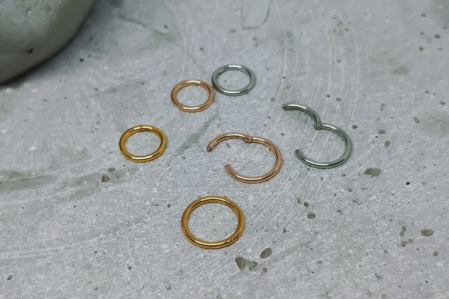 18G Tiny Huggie Hoop Clicker Ring, Nose Cartilage Daith Helix Tragus Septum ,Seamless Hinged Segment Ring,6mm 7mm 8mm 10mm 12mm 316L Steel