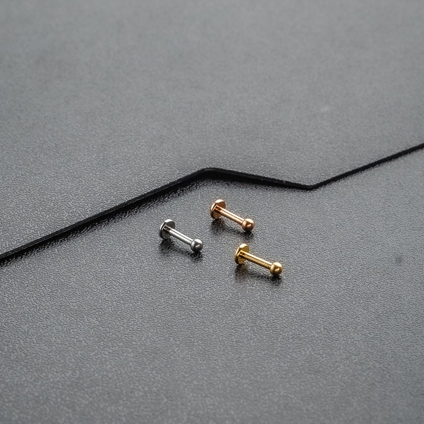 16G 316L Gold Tiny Ball Piercing1.5mm 2mm 2.5mm 3mm Piercing StudTragus Helix Cartilage Conch PiercingInternal threadFlat Back Labret